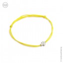 Bracelet jaune fluo citron avec croix en argent - Taille réglable