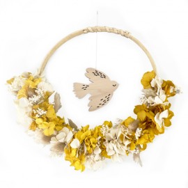 Couronne murale ELEONORE en fleurs séchées hortensia blanc et moutarde avec suspension Esprit-saint - Cadeaux de Baptême fill...