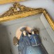 Vierge à l'enfant bleue vintage dans un cadre boîte doré - 40 cm