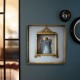 Vierge à l'enfant bleue vintage dans un cadre boîte doré - 40 cm