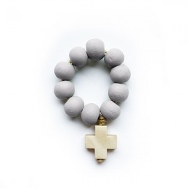Dizainier artisanal en perles de bois grises et croix en bois - Fabrication française
