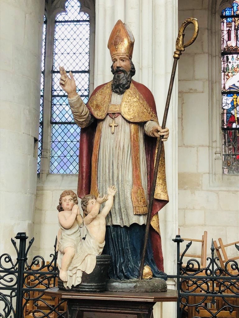 Statue Saint Nicolas dans la Basilique Saint Nicolas de Port